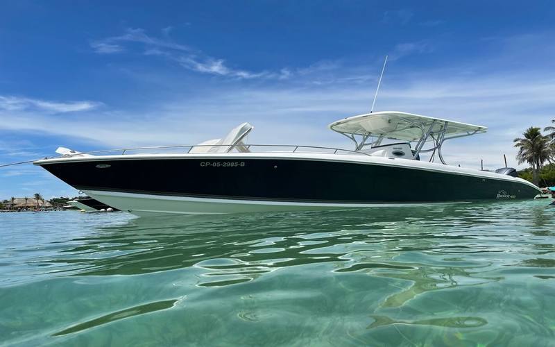 Lancha Bravo 410 con capacidad para 35 personas en San Antero