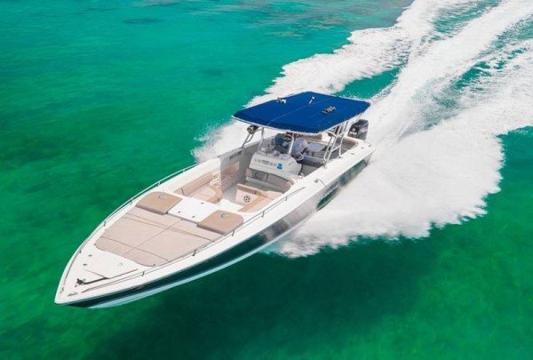 Navega Cartagena Hoy, Bote Deportivo Bravo 380